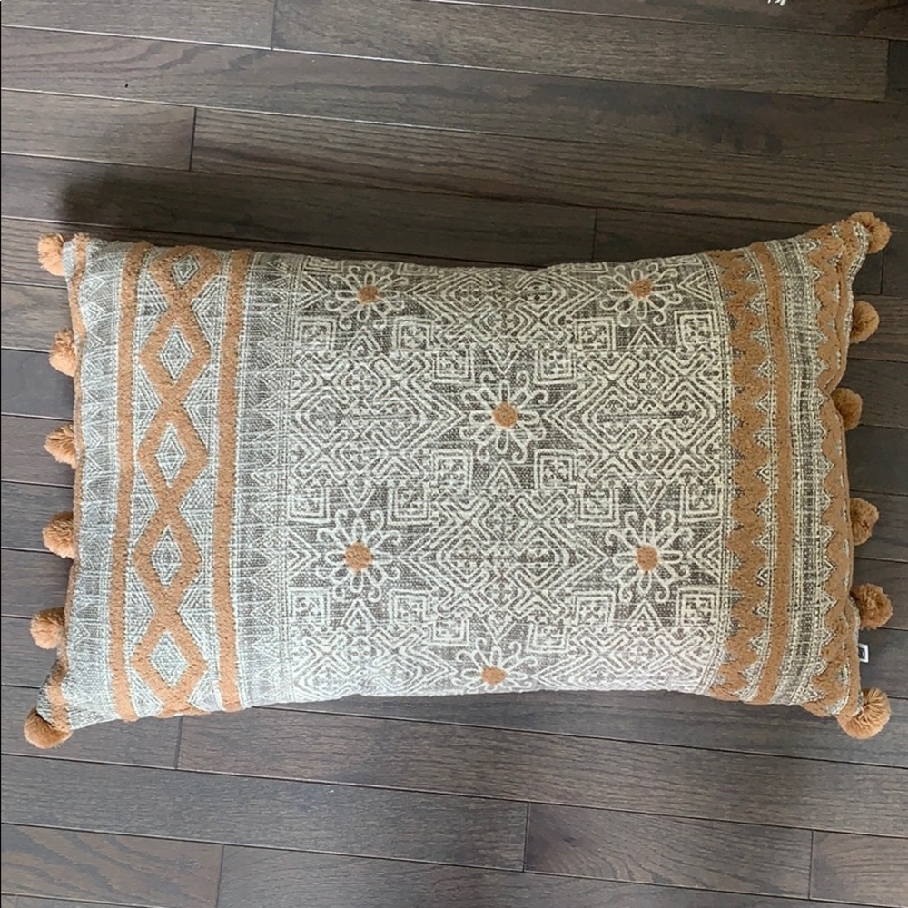 Decorative pillow